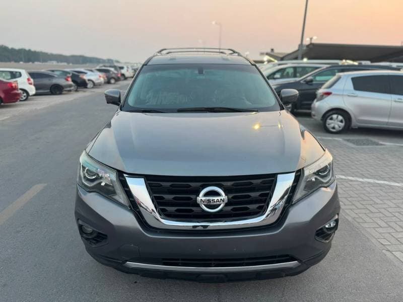 2017 Nissan Pathfinder thumbnail 2