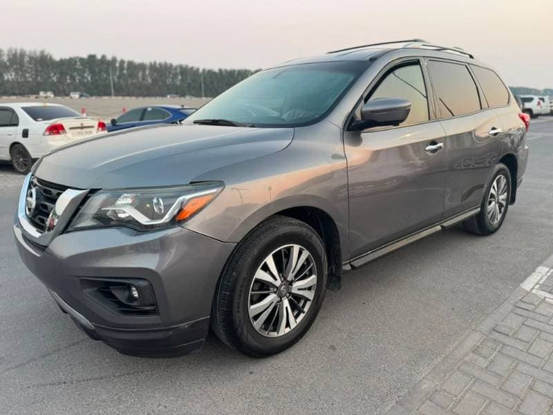 2017 Nissan Pathfinder thumbnail 3