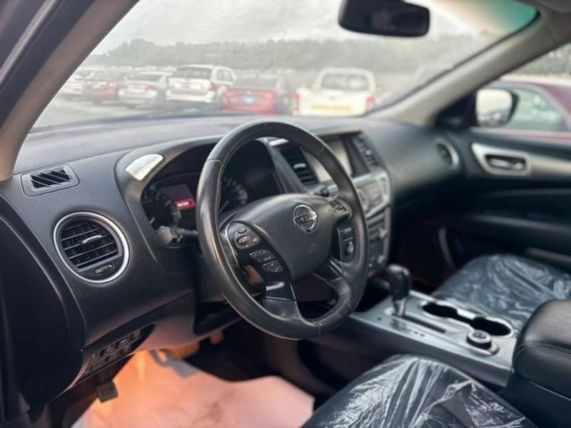 2017 Nissan Pathfinder thumbnail 5
