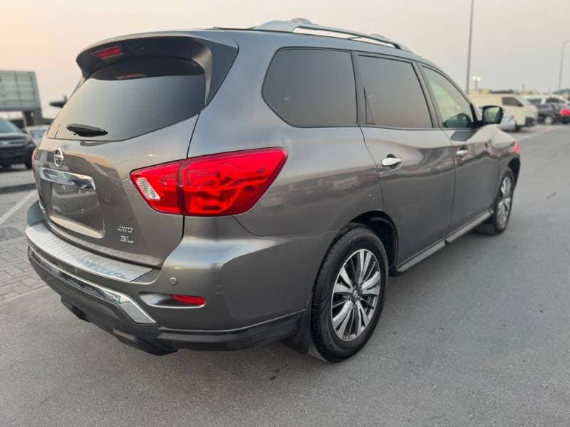 2017 Nissan Pathfinder thumbnail 8