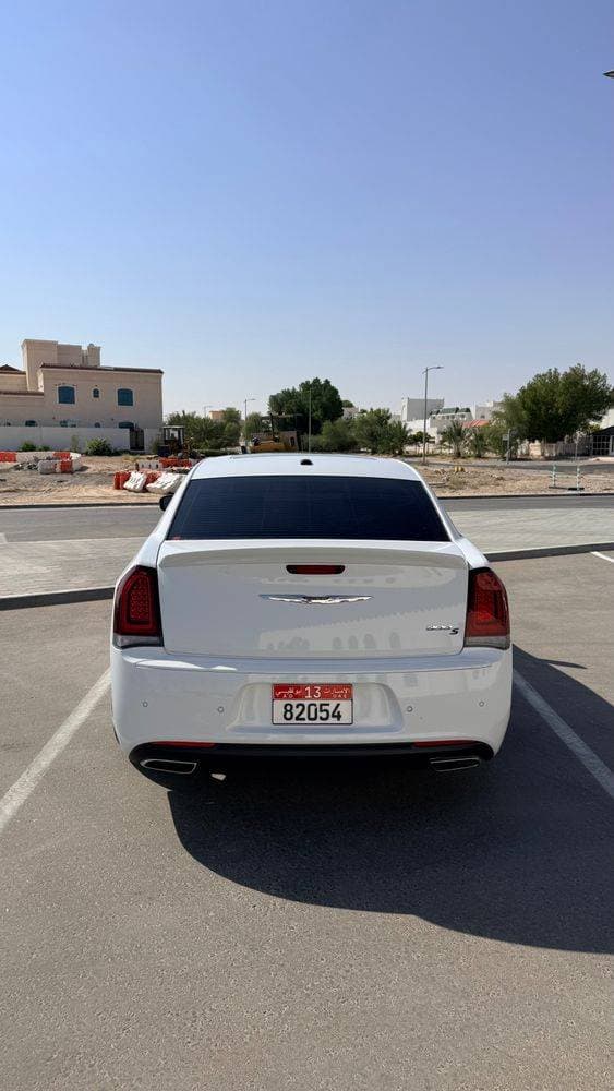 2023 Chrysler 300C thumbnail 2