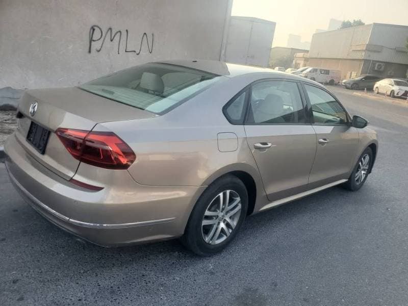 2018 Volkswagen Passat thumbnail 2