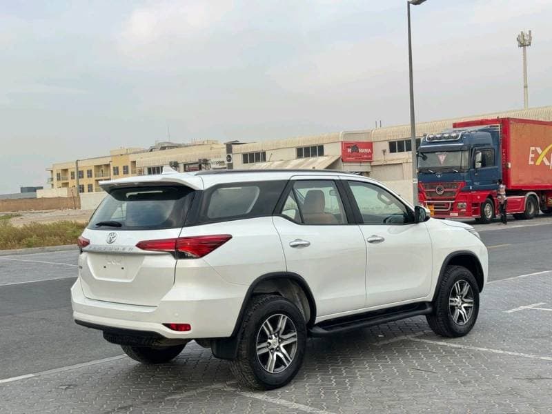 2024 Toyota Fortuner thumbnail 3