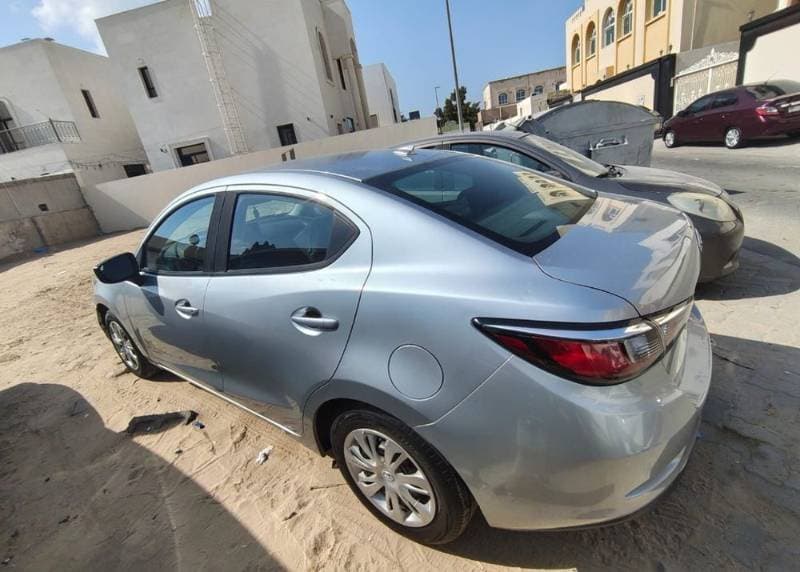 2019 Toyota Yaris Sedan thumbnail 4
