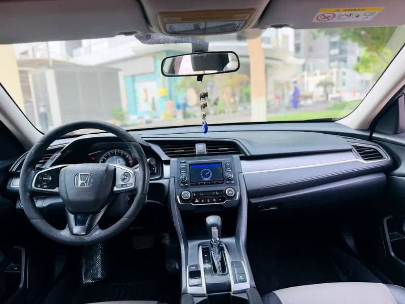 2018 Honda Civic thumbnail 2