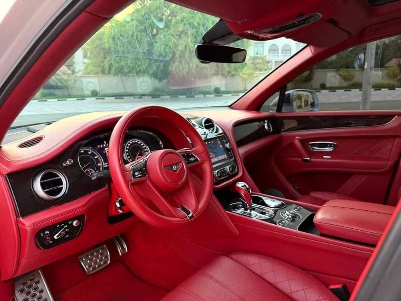 2017 Bentley Bentayga thumbnail 2