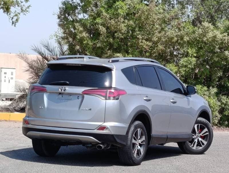 2018 Toyota Rav4 thumbnail 4