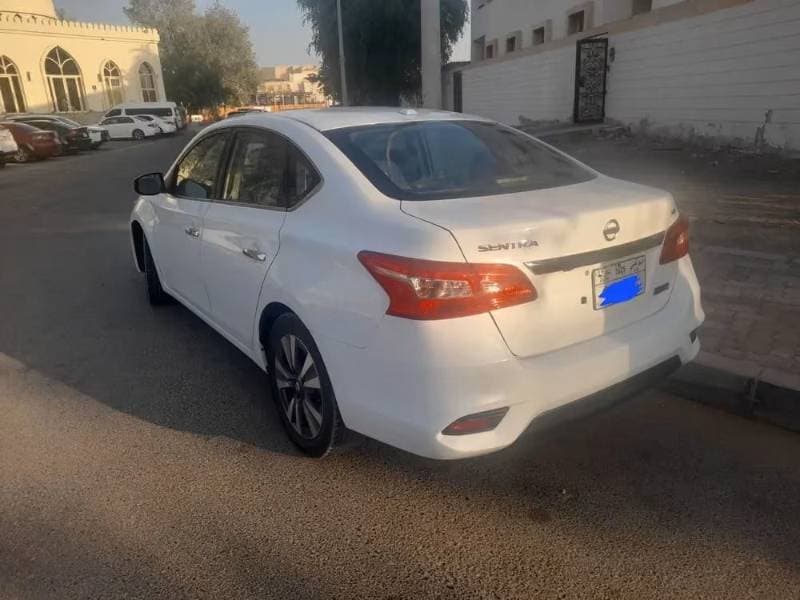2019 Nissan Sentra thumbnail 2