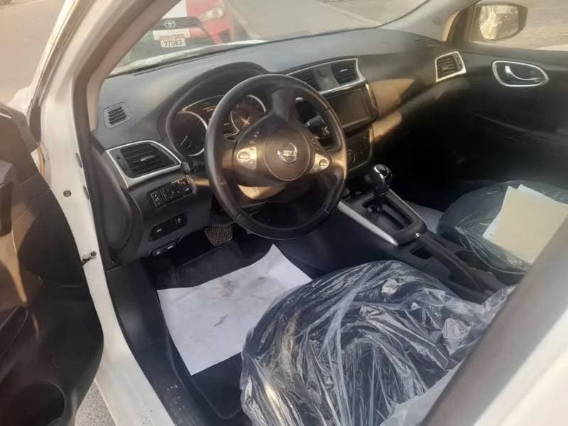 2019 Nissan Sentra thumbnail 3