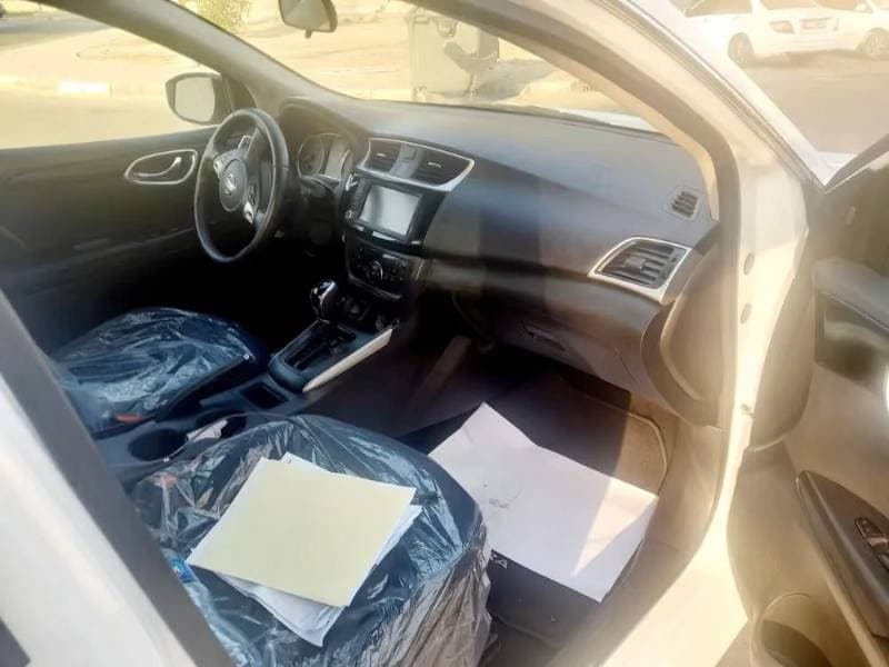 2019 Nissan Sentra thumbnail 4