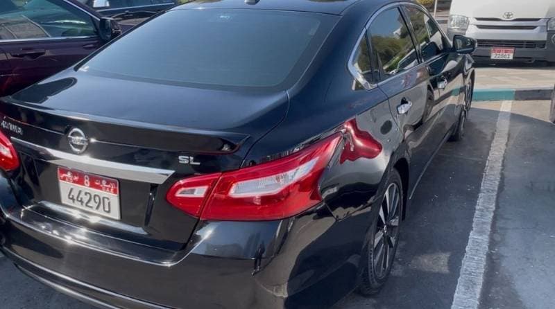 2017 Nissan Altima thumbnail 3