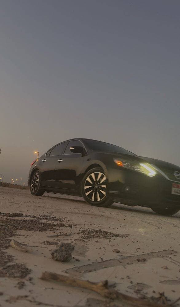 2017 Nissan Altima thumbnail 4