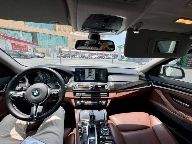 2012 BMW 5 Series Sedan thumbnail 4