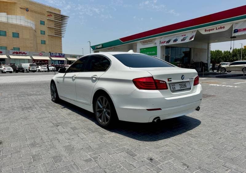 2012 BMW 5 Series Sedan thumbnail 2