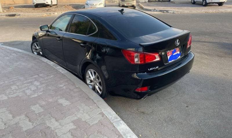 2011 Lexus IS250 thumbnail 2