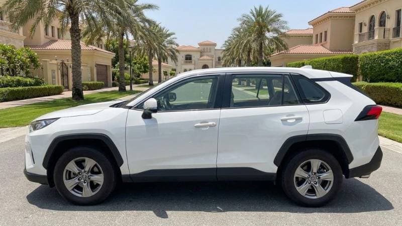 2025 Toyota RAV4 thumbnail 4