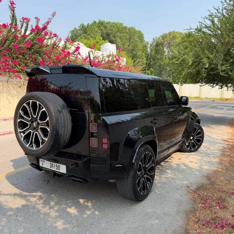 2025 Land Rover Defender thumbnail 3