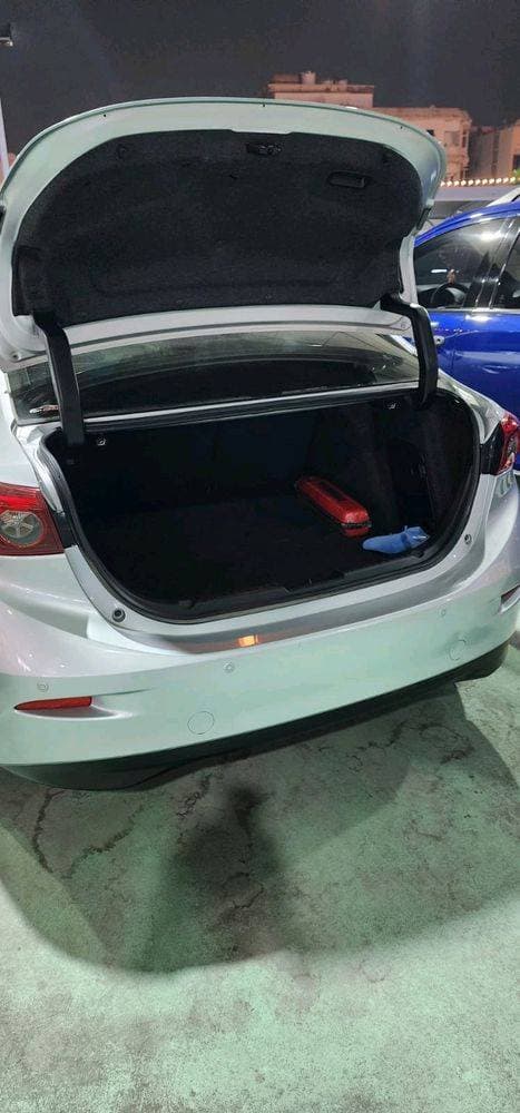2017 Mazda 3 Sedan thumbnail 4
