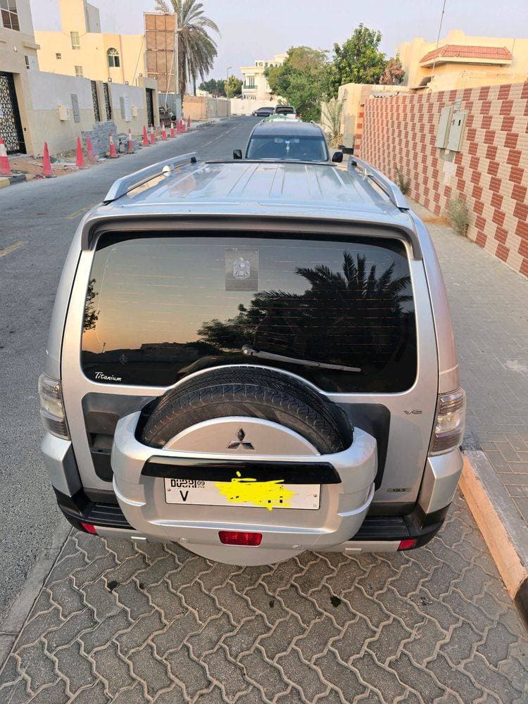 2008 Mitsubishi Pajero thumbnail 3