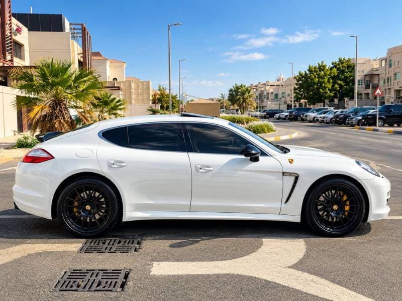 2010 Porsche Panamera thumbnail 3