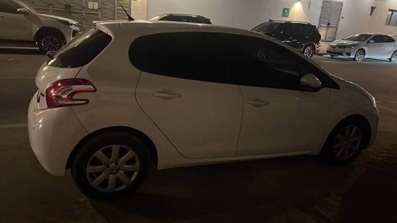 2015 Peugeot 208 thumbnail 2