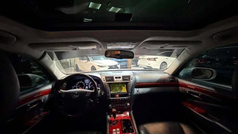 2012 Lexus LS460 thumbnail 2