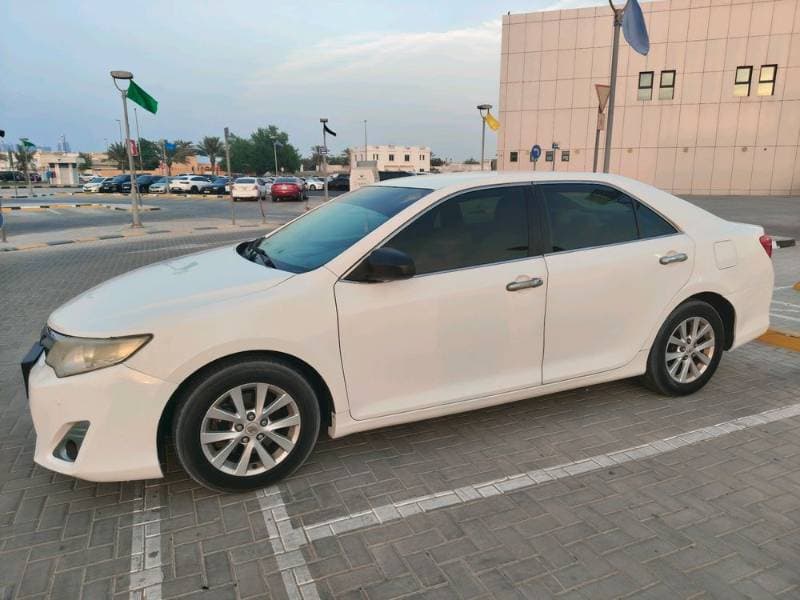 2015 Toyota Camry thumbnail 3