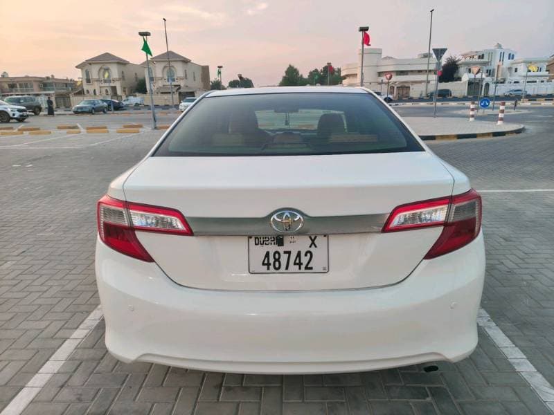 2015 Toyota Camry thumbnail 2