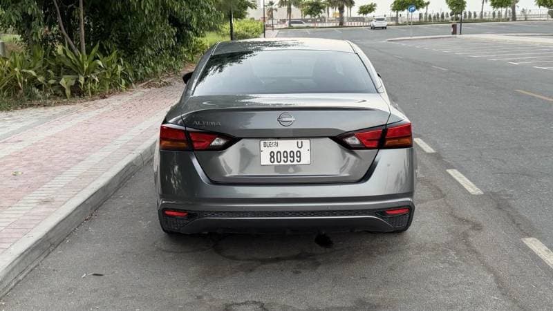 2024 Nissan Altima thumbnail 2