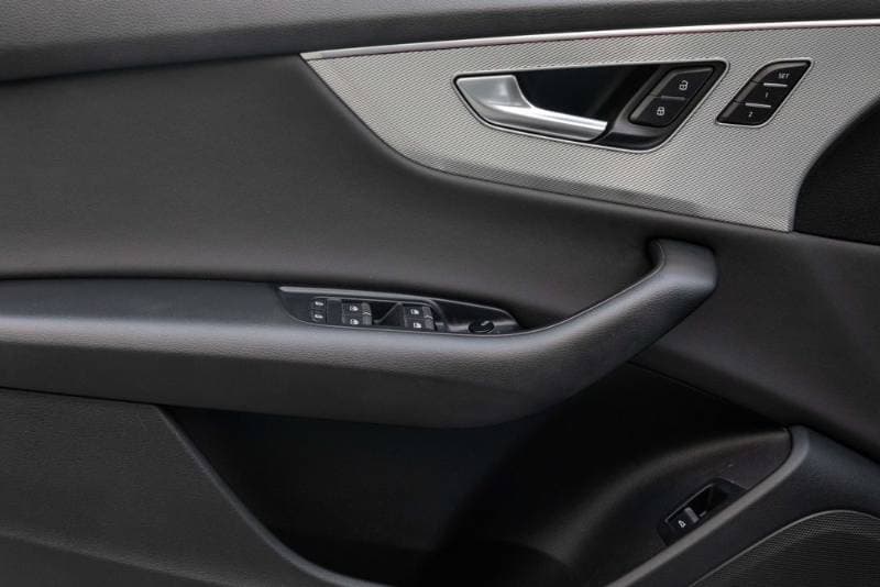 2020 Audi Q8 thumbnail 3