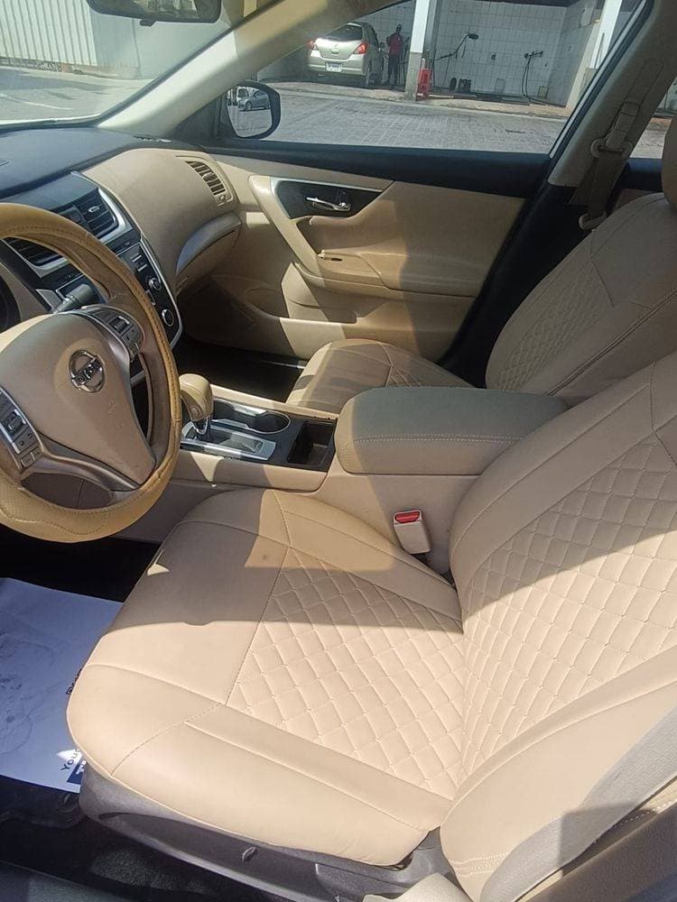 2017 Nissan Altima thumbnail 3