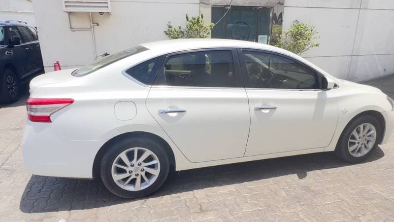 2016 Nissan Sentra thumbnail 3