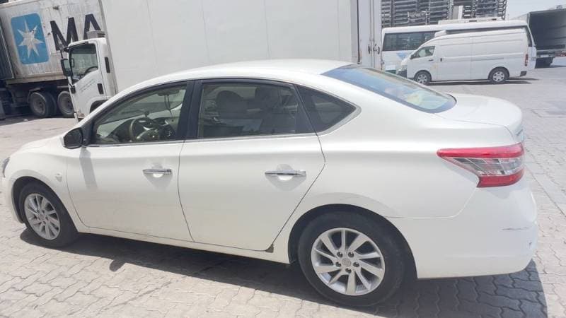 2016 Nissan Sentra thumbnail 4