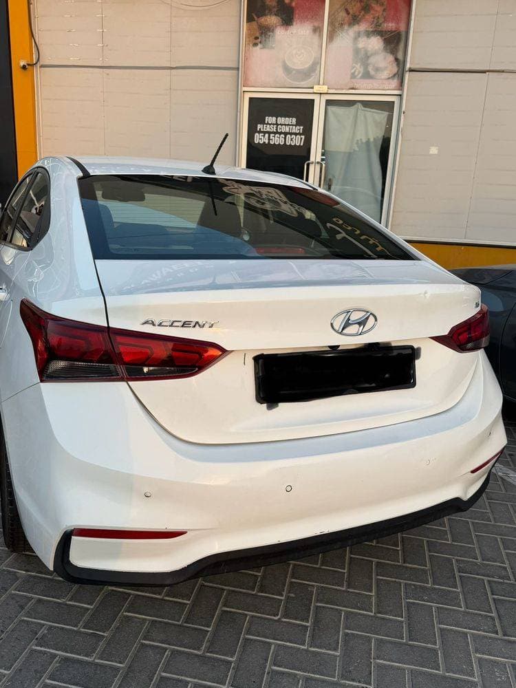 2018 Hyundai Accent thumbnail 2