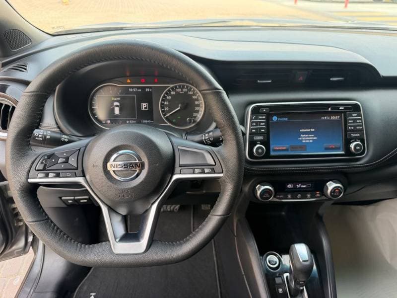 2020 Nissan Kicks thumbnail 2