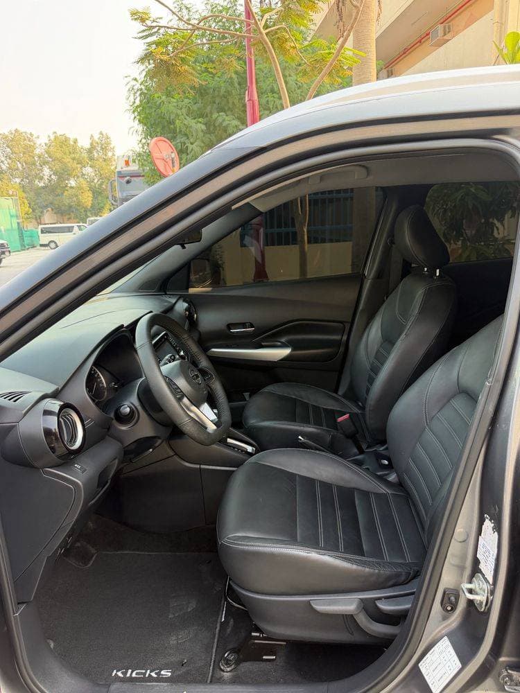 2020 Nissan Kicks thumbnail 3