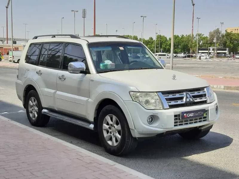 2014 Mitsubishi Pajero thumbnail 4