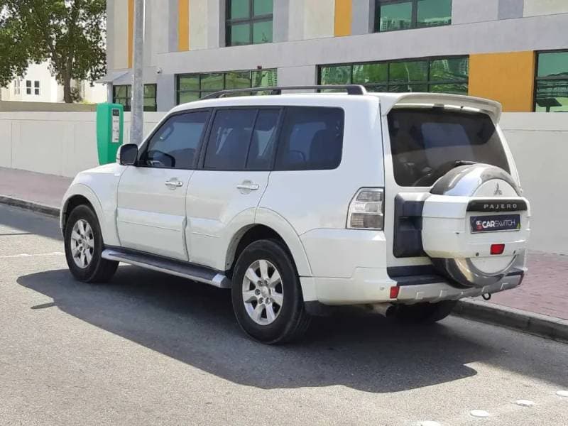 2014 Mitsubishi Pajero thumbnail 5