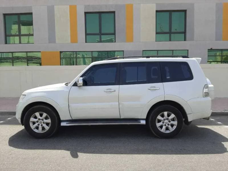 2014 Mitsubishi Pajero thumbnail 8