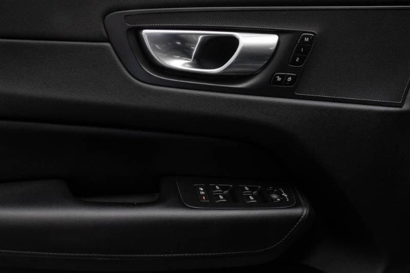 2023 Volvo XC60 thumbnail 2