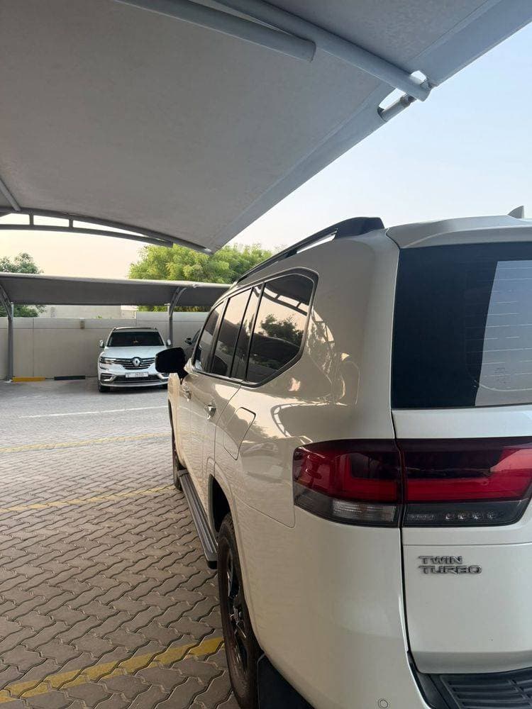 2022 Toyota Land Cruiser thumbnail 2