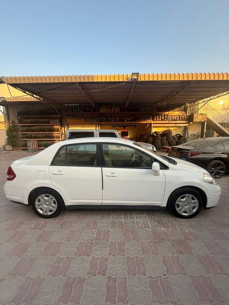 2012 Nissan Tiida thumbnail 2