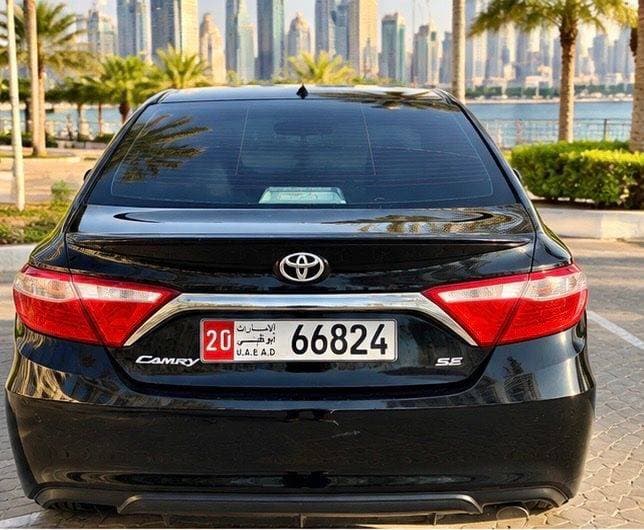 2017 Toyota Camry thumbnail 2