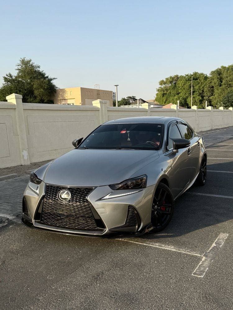 2017 Lexus IS 350 thumbnail 4