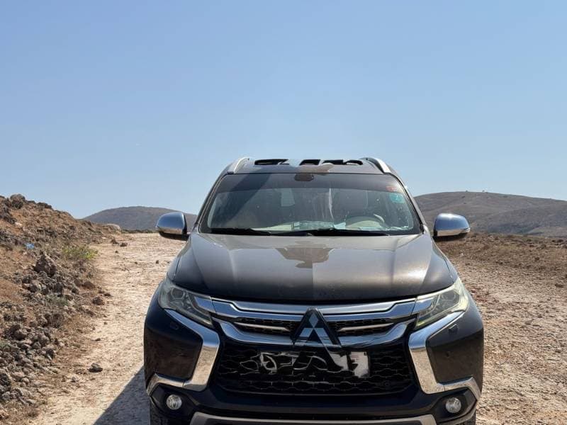 2017 Mitsubishi Montero Sport thumbnail 3