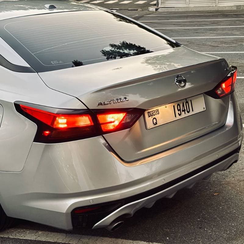 2021 Nissan Altima thumbnail 2