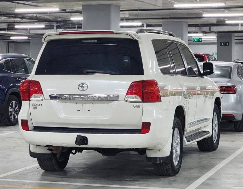 2012 Toyota Land Cruiser thumbnail 2