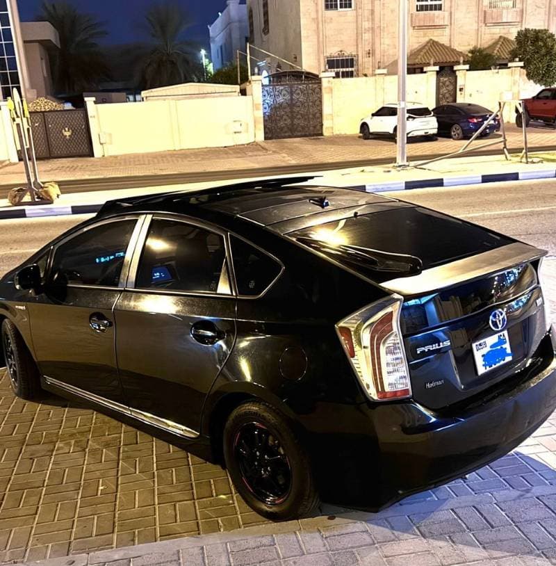 2012 Toyota Prius thumbnail 4