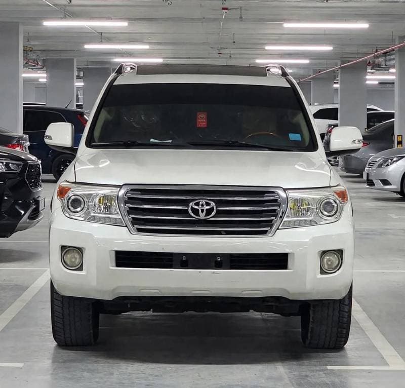 2012 Toyota Land Cruiser thumbnail 3