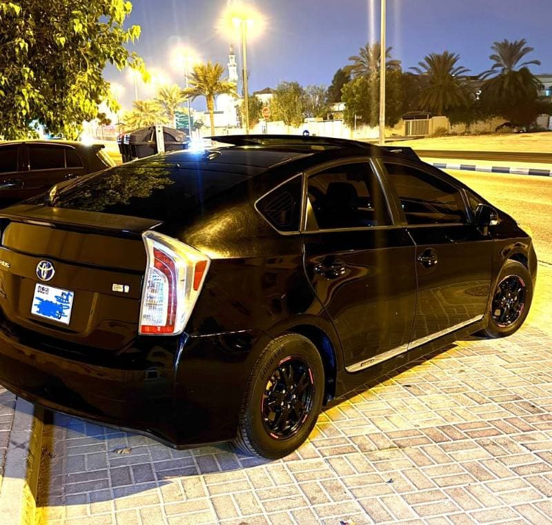 2012 Toyota Prius thumbnail 3